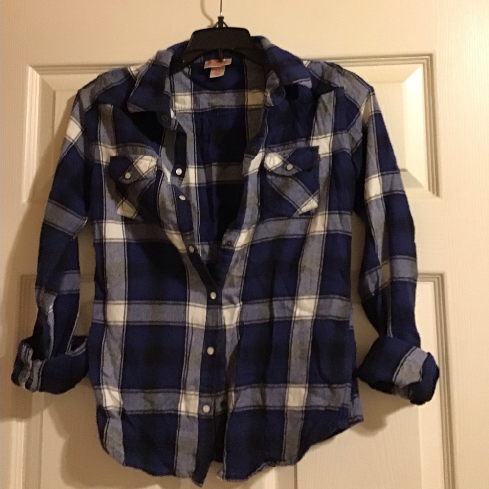 ‼️2 for $5 flannels‼️